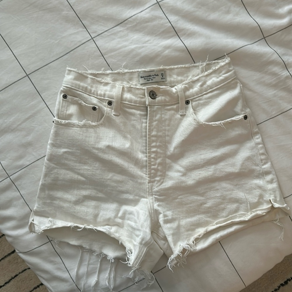 Abercrombie 4” High Rise Mom Short in curve love sz 4/27